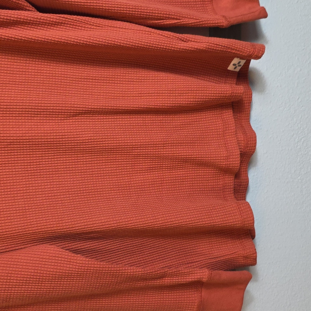Sun And Stone Waffle Thermal Knit Top Unisex Large Rust Nwt - Picture 4 of 12